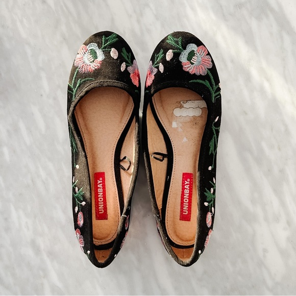 UNIONBAY Embroidered Flats - Picture 2 of 2